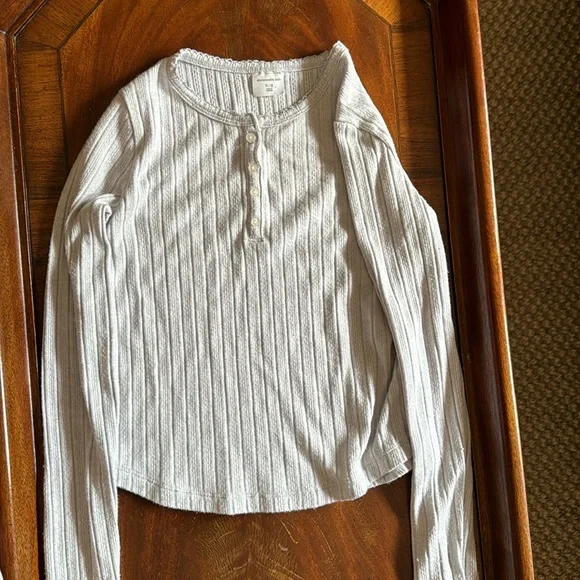 Abercrombie Kids Pointelle Shirt Girls 11/12 - Picture 2 of 4